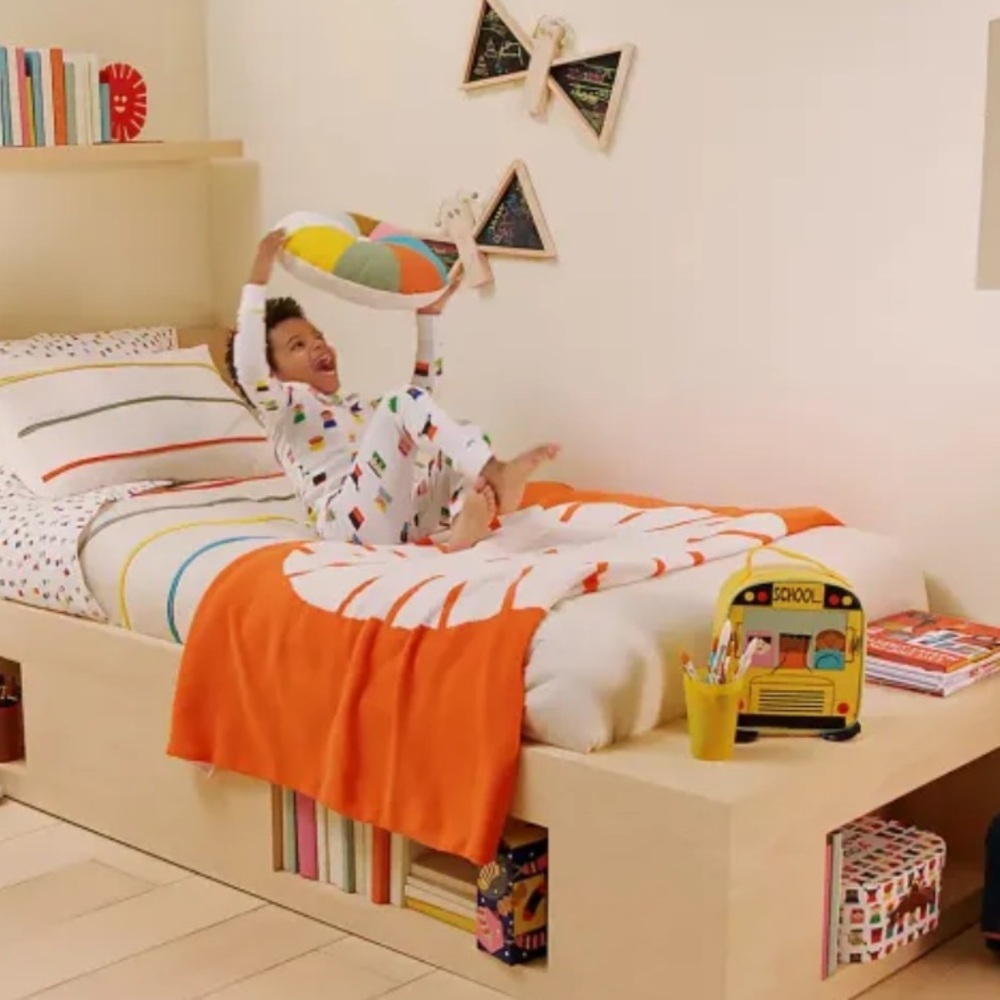 CHRISTIAN ROBINSON x TARGET PILLOWFORT Reversible Sun Throw Blanket for Kids :)